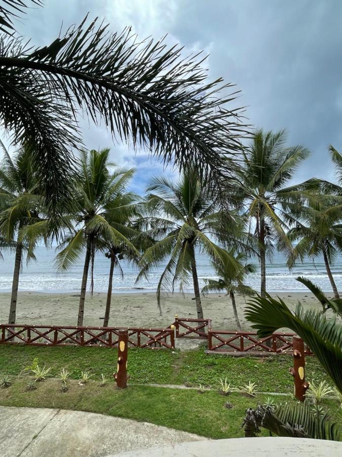 Отель La Playita Lalawigan Экстерьер фото