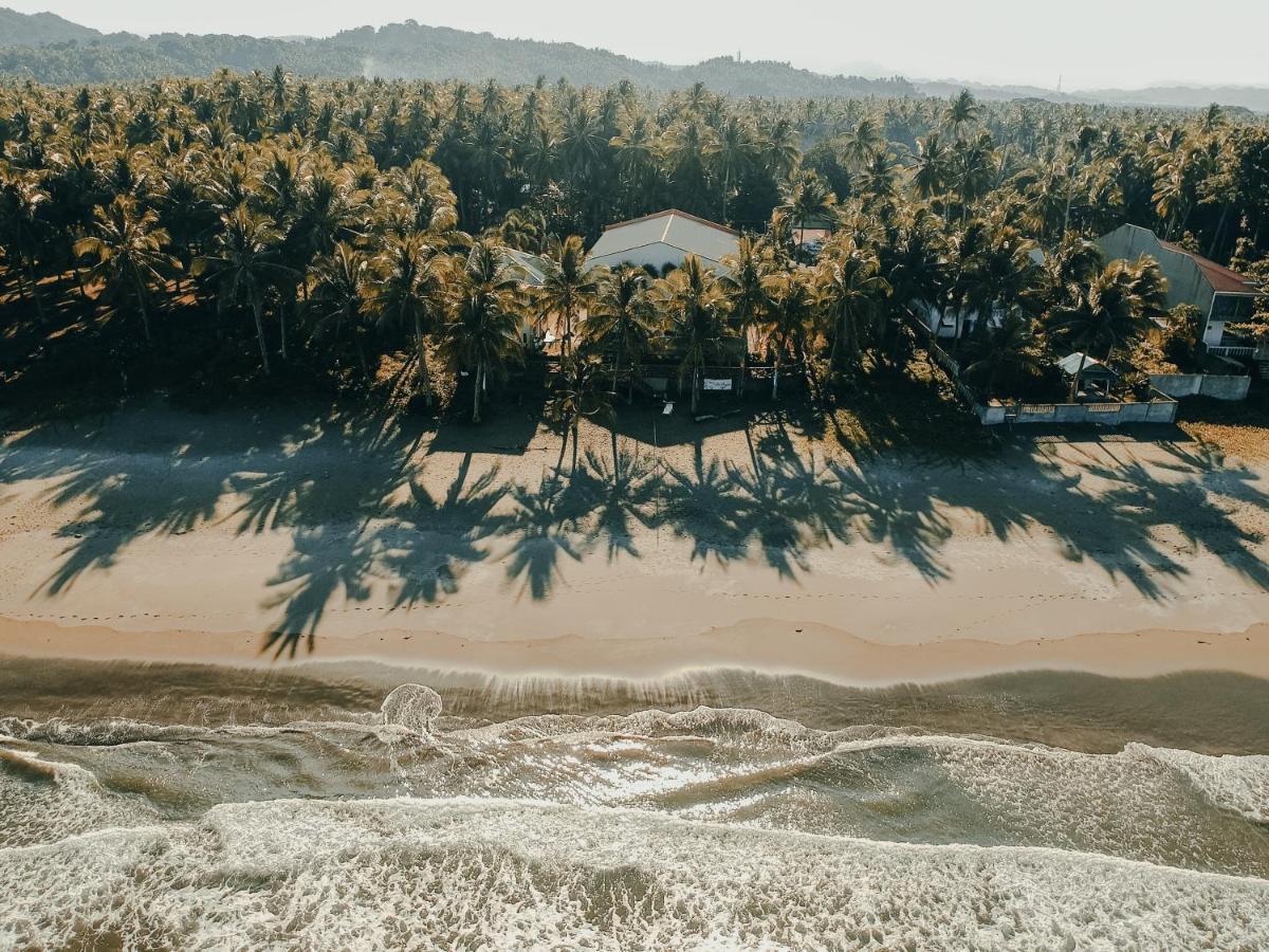 Отель La Playita Lalawigan Экстерьер фото